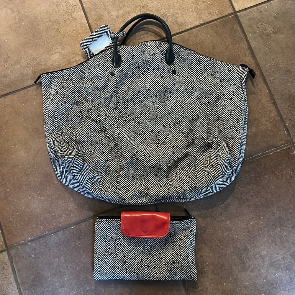 Two’s Company tote bag with pouch